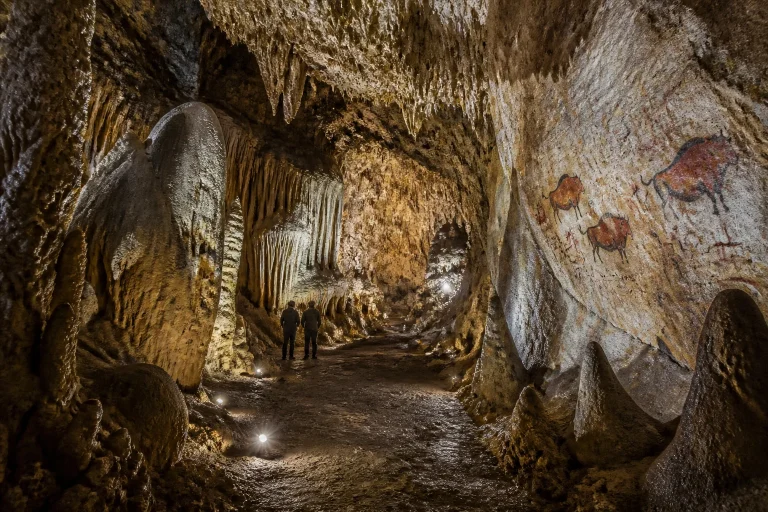 Grottes disturitz art prehistorique et geologie
