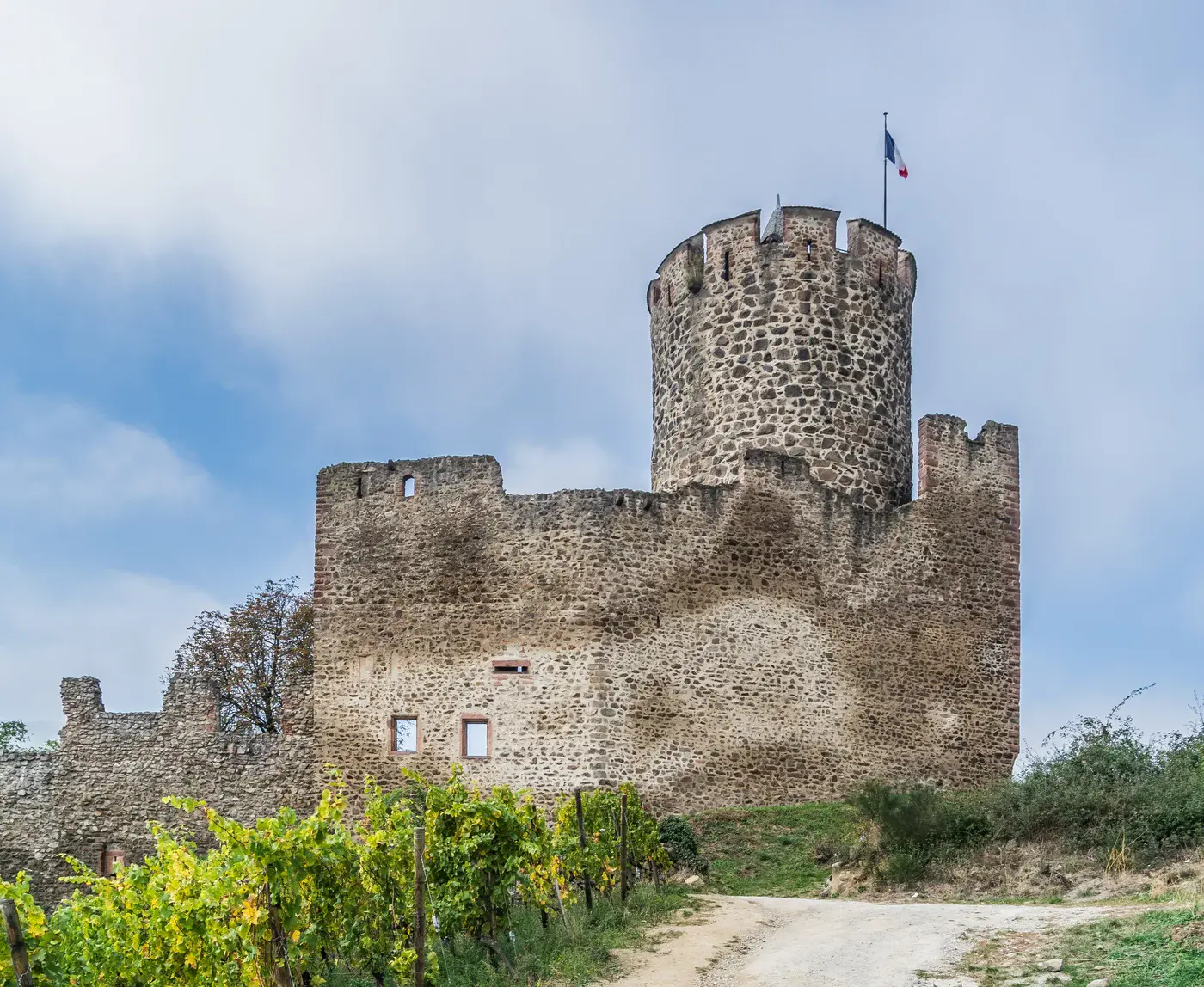Donjon circulaire du château de Kaysersberg vu de près